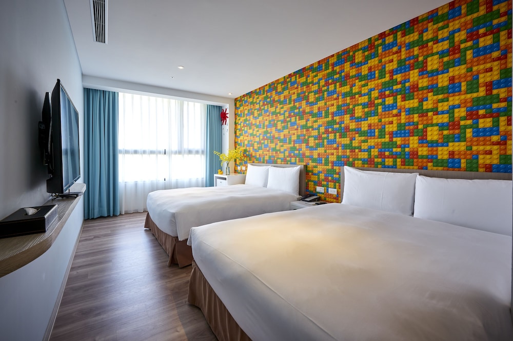 The Brick Hotel 20/35