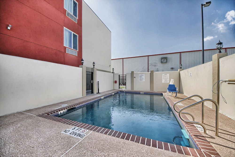 Motel6 Weslaco, TX 35/58