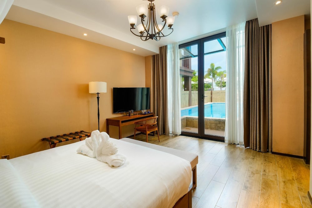 H Resort Bohol – The Coral Cliff by SMS Hospitality 24/65