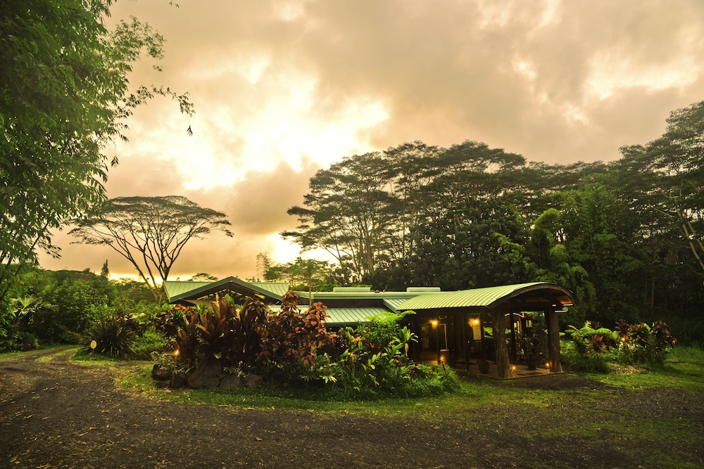 Hawaiian Sanctuary 42/50