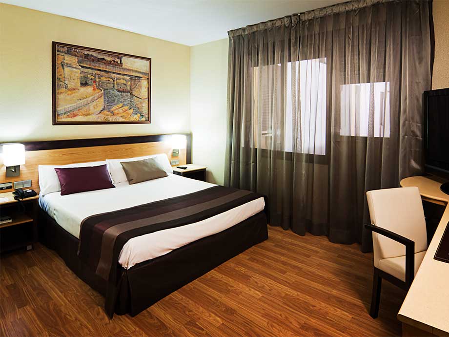 ROOM, DOUBLE BED