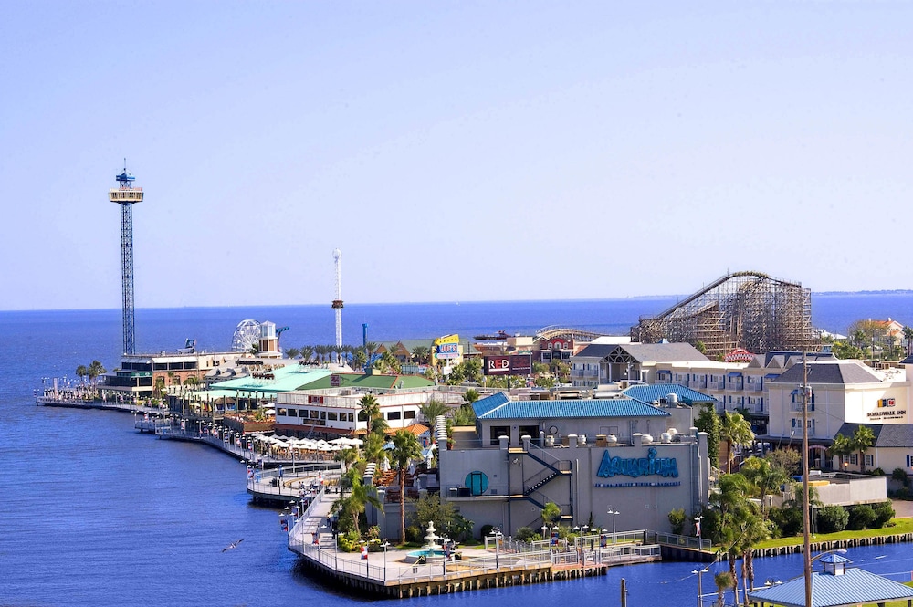 Kemah Boardwalk Inn 45/50