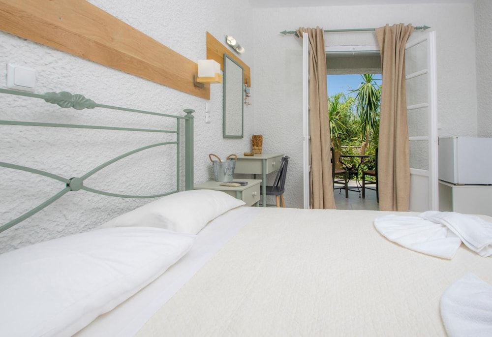 SYROS INN 7/29