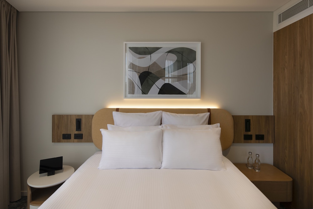SUPERIOR, KING BED