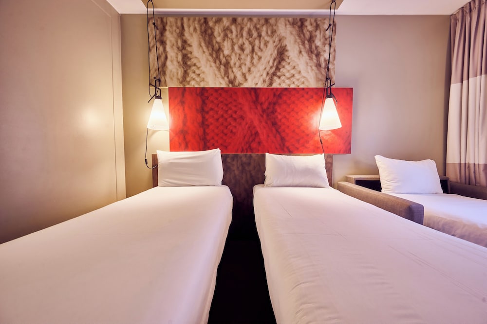 ROOM, DOUBLE BED