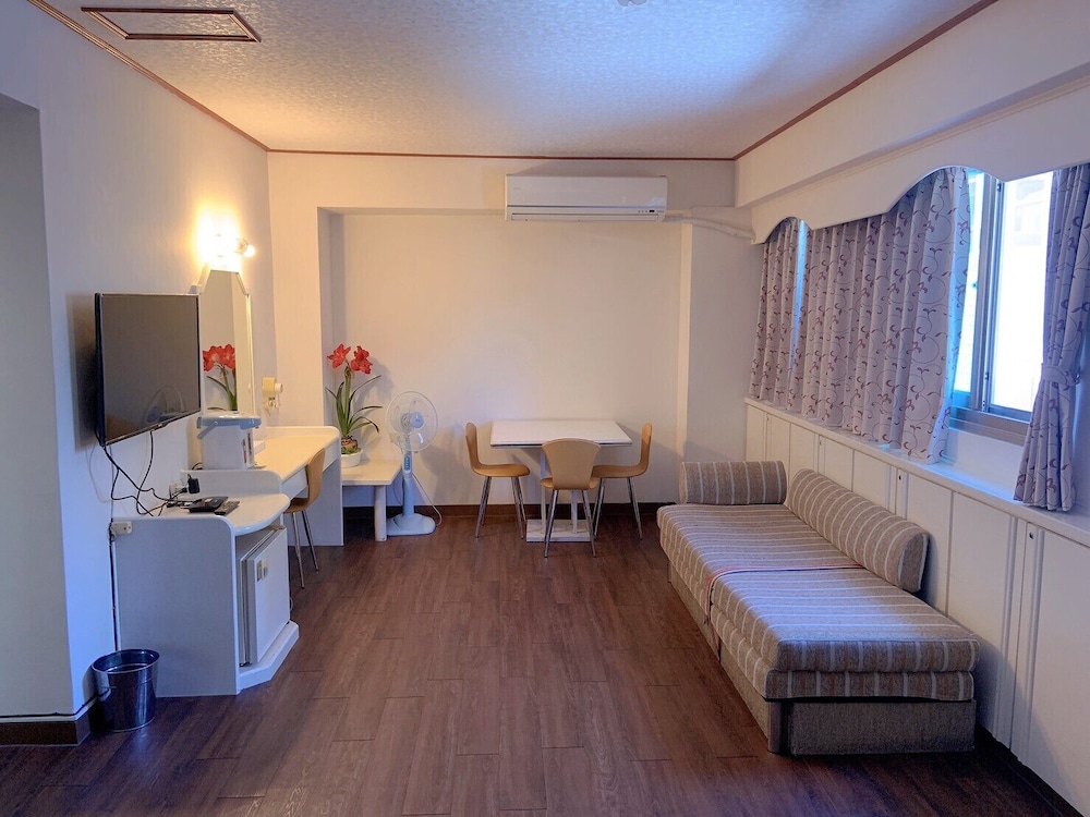 Traveler Hotel 24/37