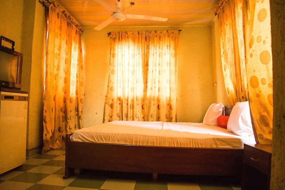 Amenze Guest House 5/22