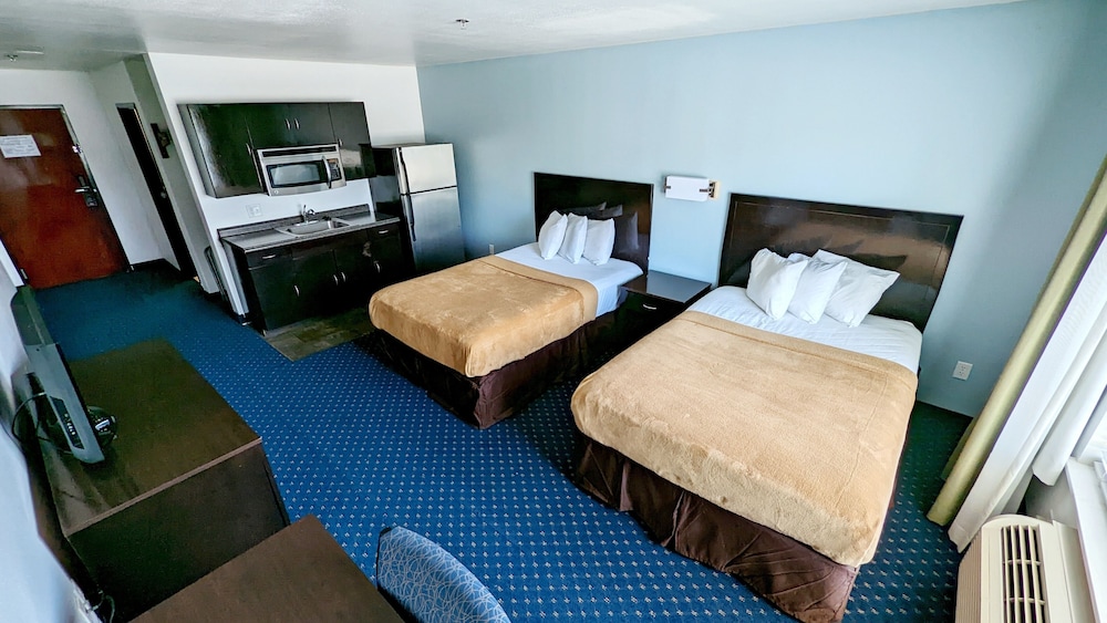 Days Inn by Wyndham Canadian 8/23