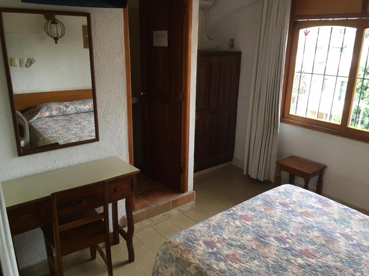Hotel Los Arcos 36/51