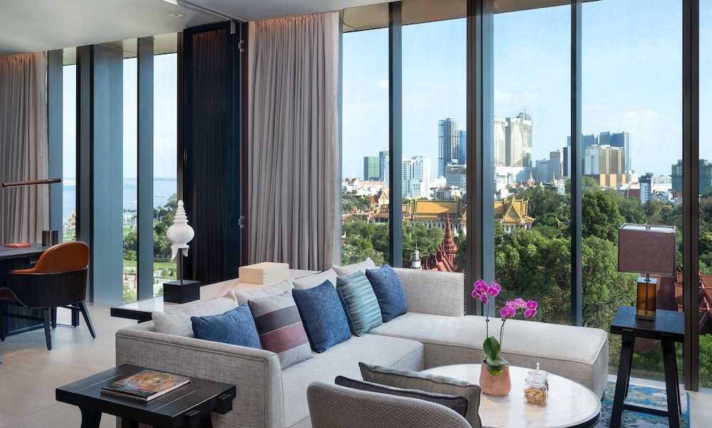 Hyatt Regency Phnom Penh 44/72