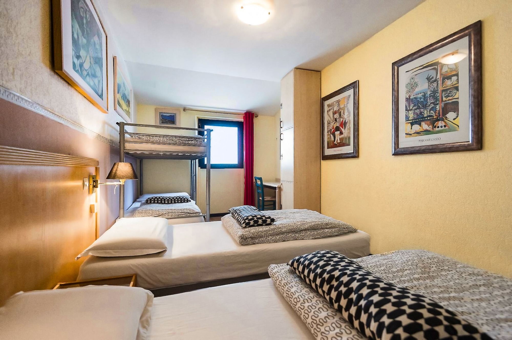 ROOM, QUADRUPLE