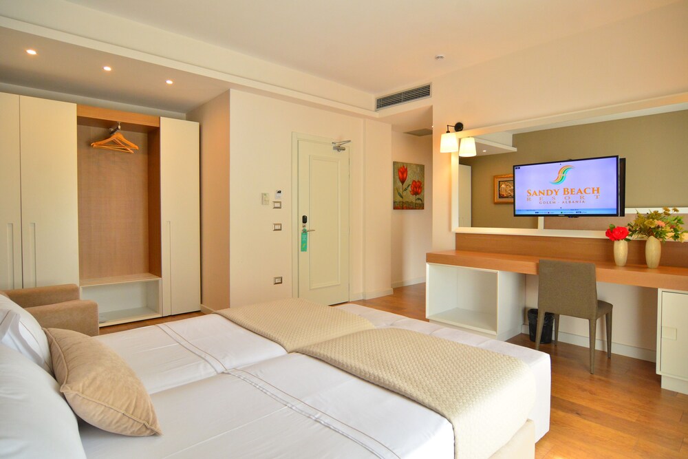 Sandy Beach Resort 14/74