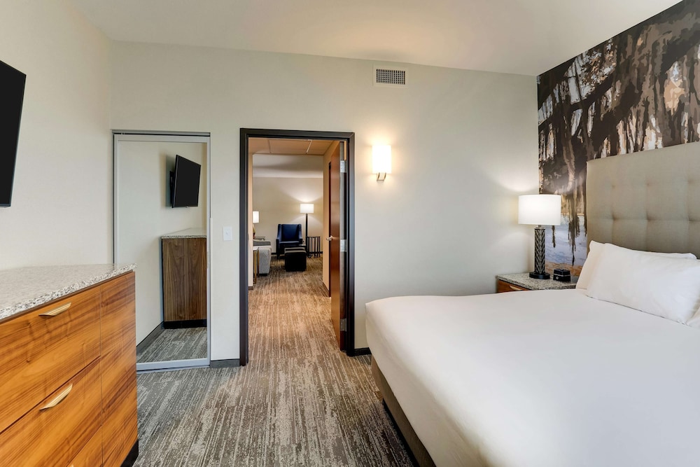 2 ROOMS, SUITE, KING BED, SOFA, HIGH FLOOR