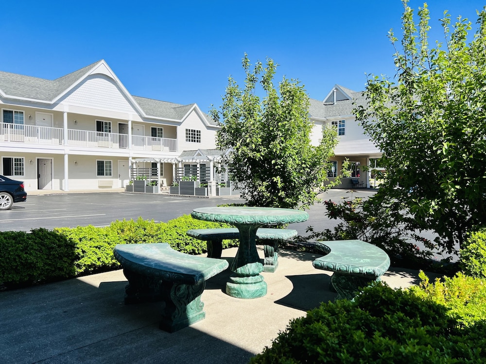 Court Plaza Inn & Suites 59/64