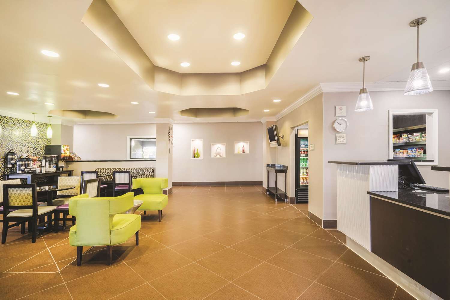 La Quinta Inn & Suites by Wyndham Louisville East 5/16