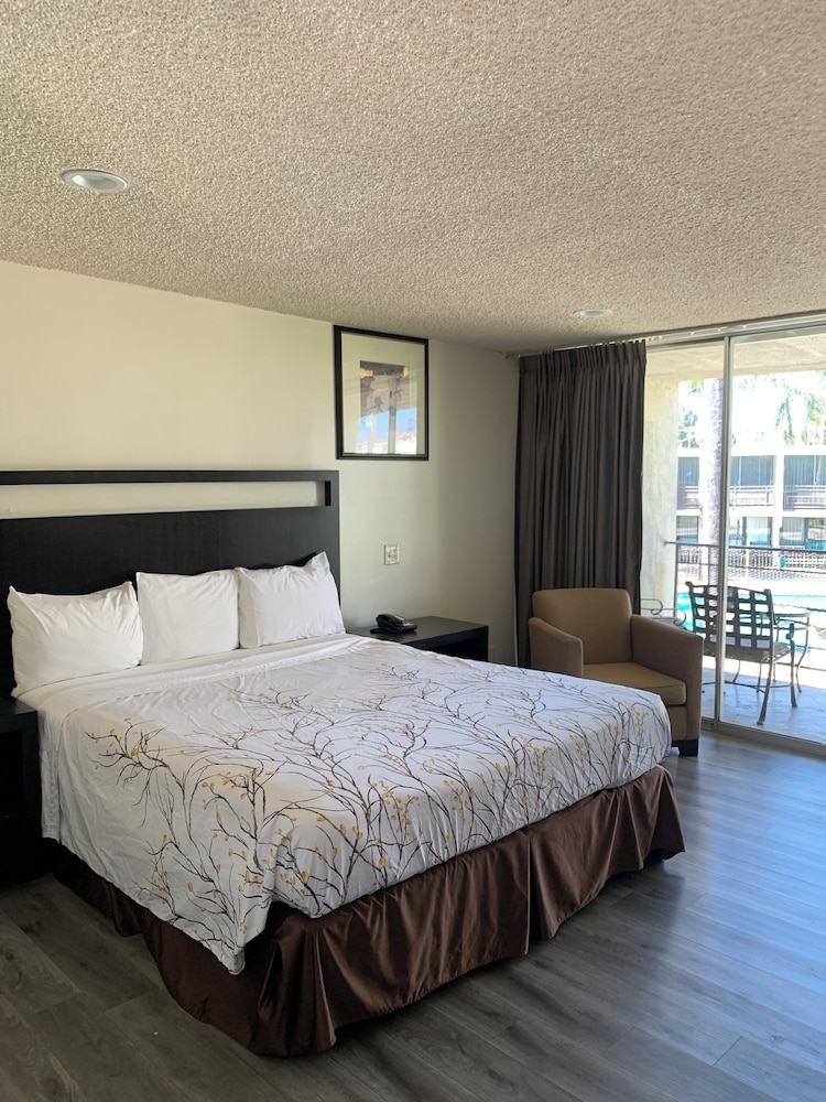 Valley Inn 23/59