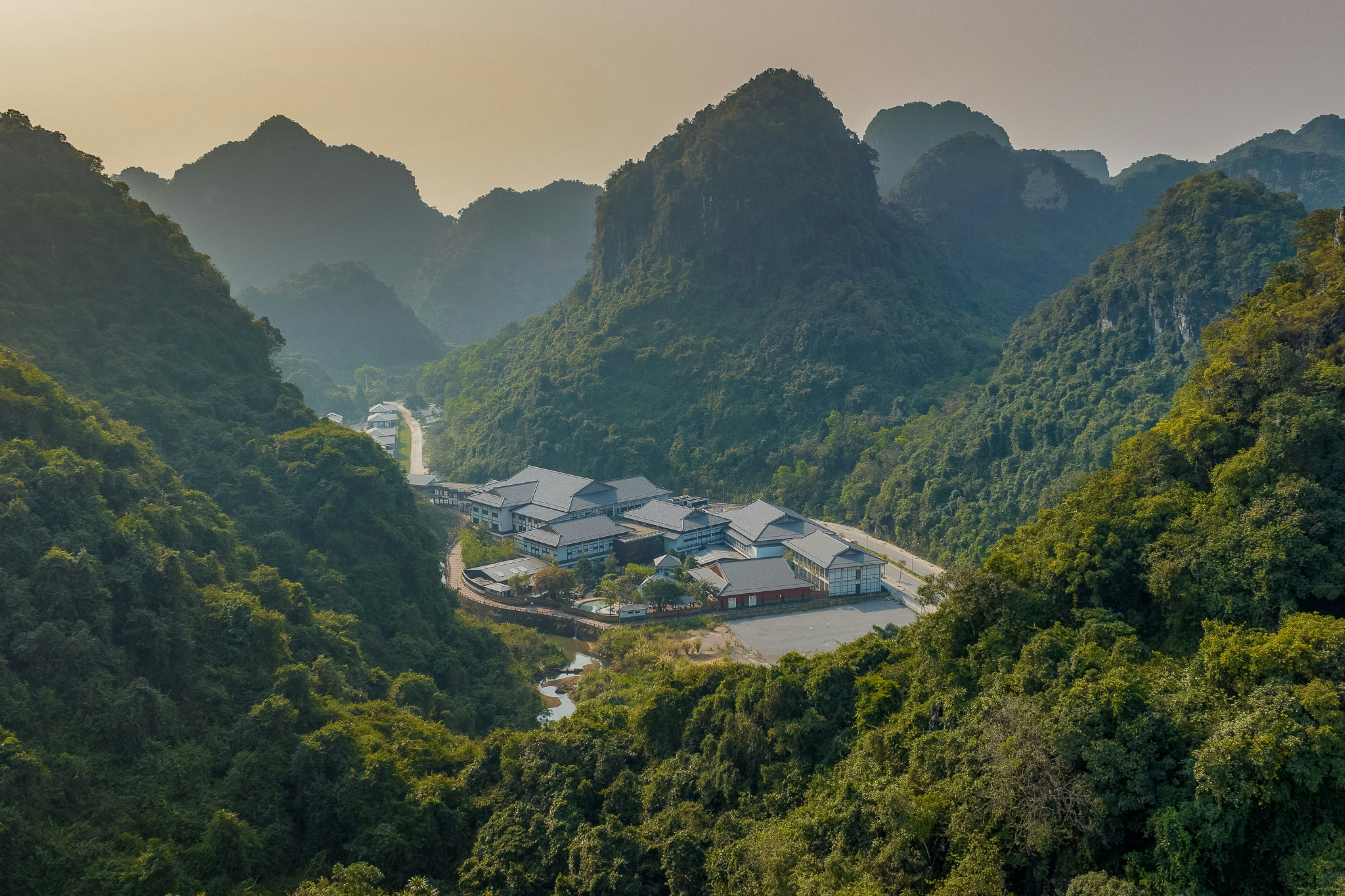 Hilton Quang Hanh Onsen Resort 71/74