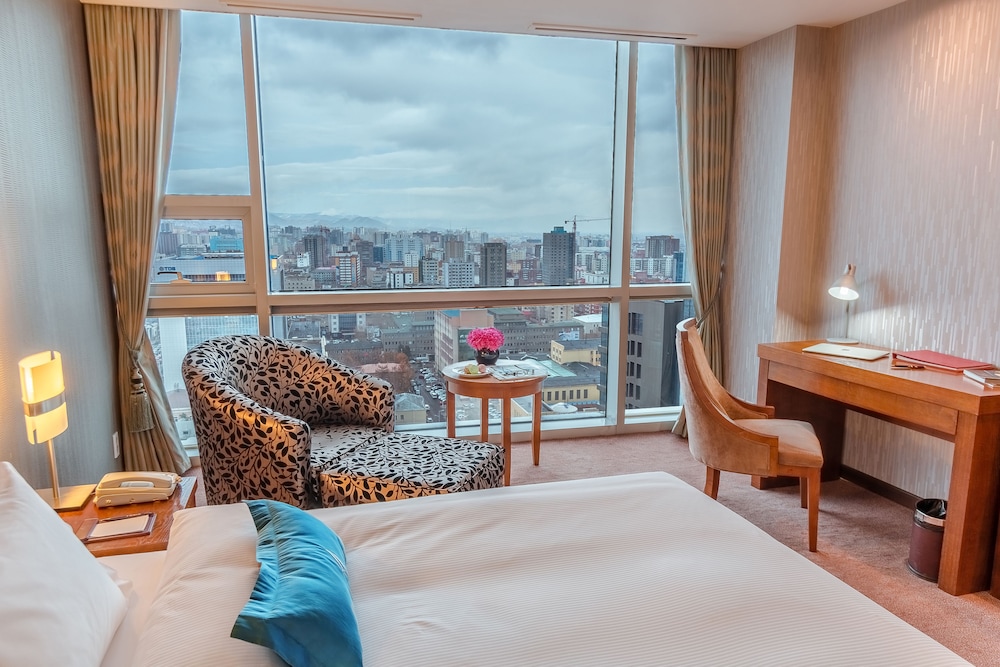 Blue Sky Hotel Tower 37/80