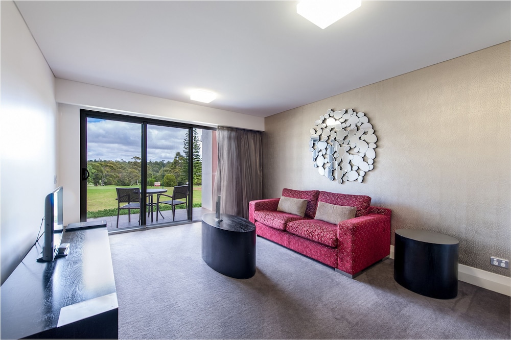 City Golf Club Motel 30/48