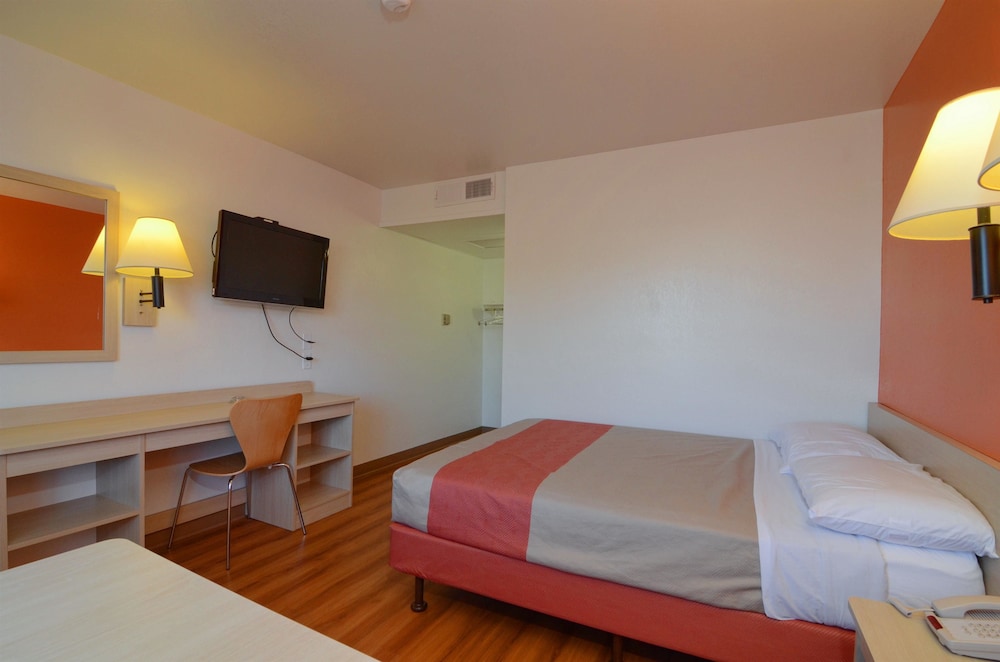 Motel6 Indio, CA - Palm Springs 23/39