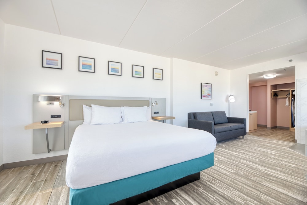 Deluxe, King Bed, Ocean Front, Sofa, Jetted Tub, Balcony
