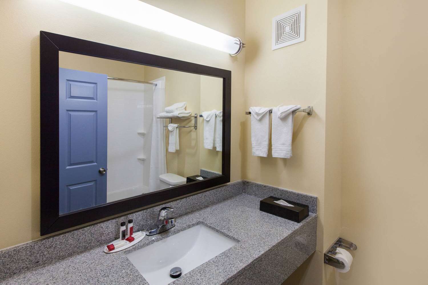 Days Inn By Wyndham Baton Rouge Airport 13/16