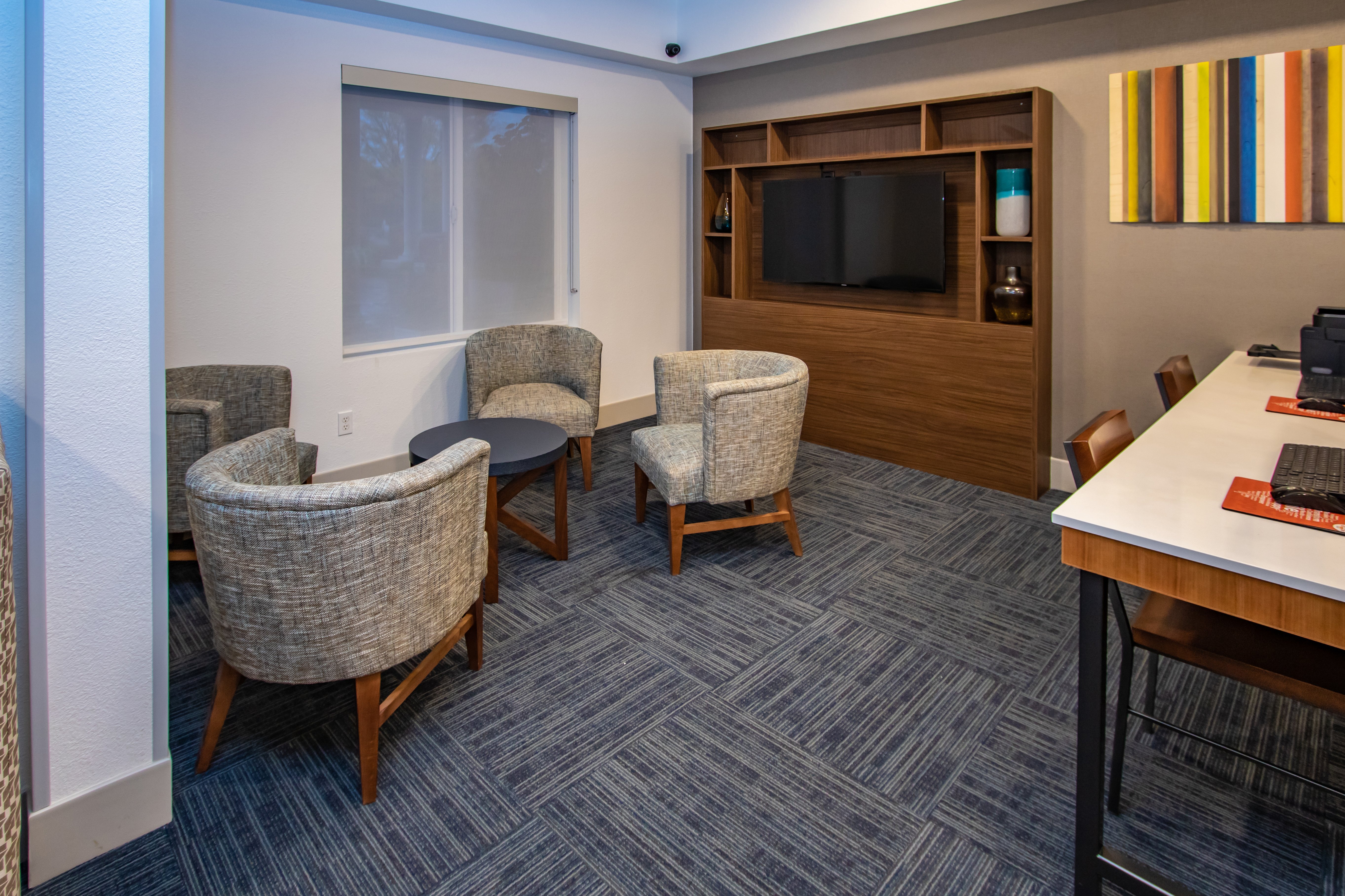 Holiday Inn Express Hotel Suites Roseville Galleria Area 36/49