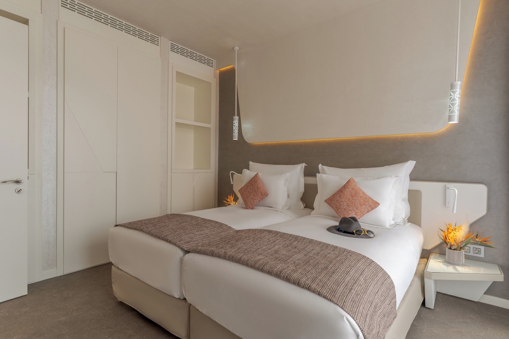 Avenue, Suite, Double Bed