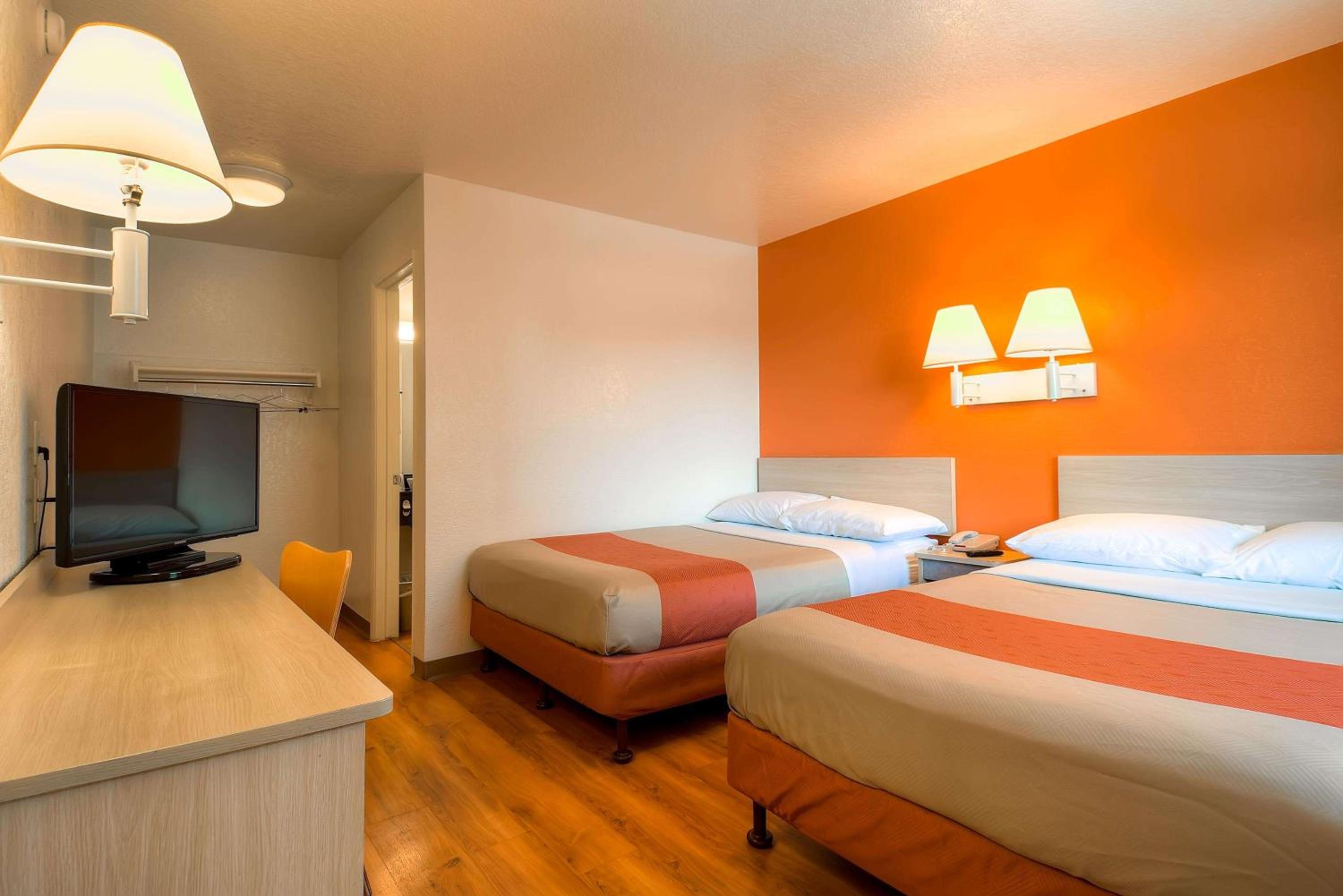 2 Full Beds