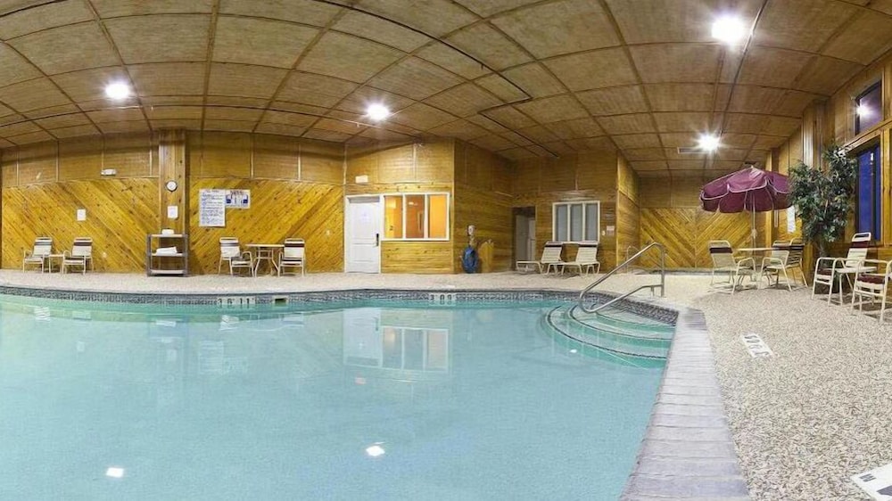 Holiday Inn Express Hotel Suites Winner 5/74