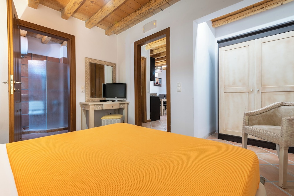 2 Bedrooms, Junior, Flat, Residence, Queen and Twin Beds
