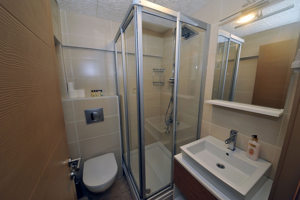Aiza Suites 6/53