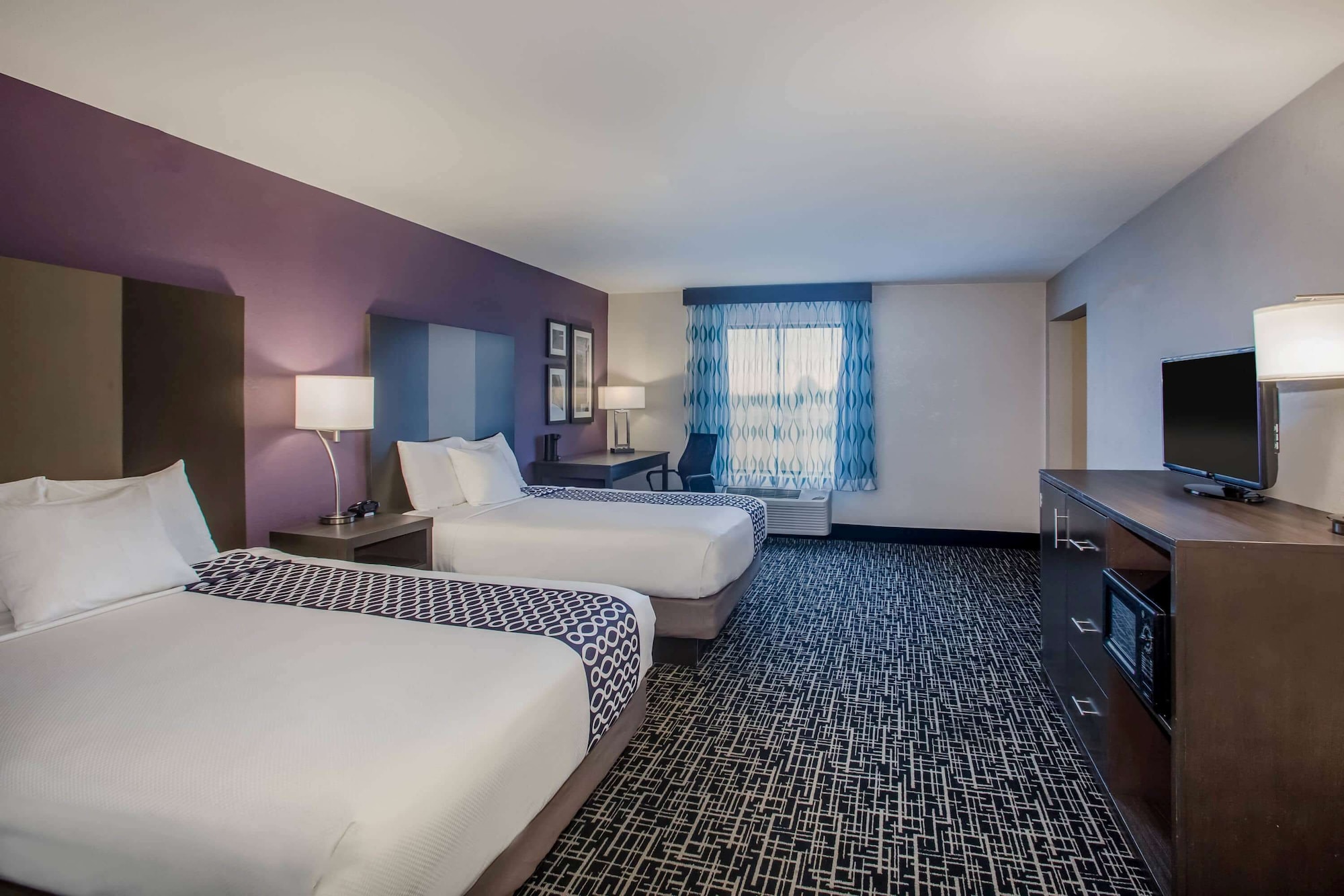 Deluxe, Family, 2 Queen Beds