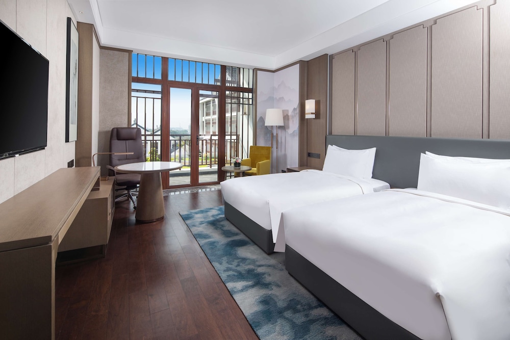 DELUXE, TWIN BEDS