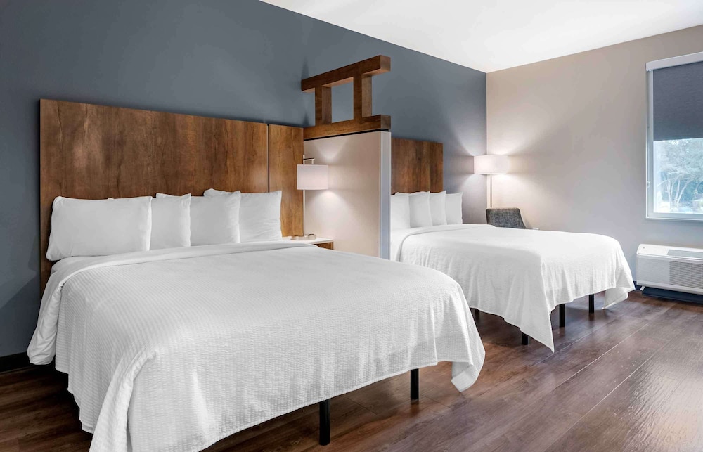 PREMIUM, STUDIO, 2 QUEEN BEDS