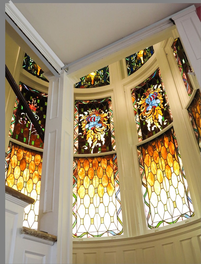 Hassinger Daniels Mansion Bed and Breakfast 5/50