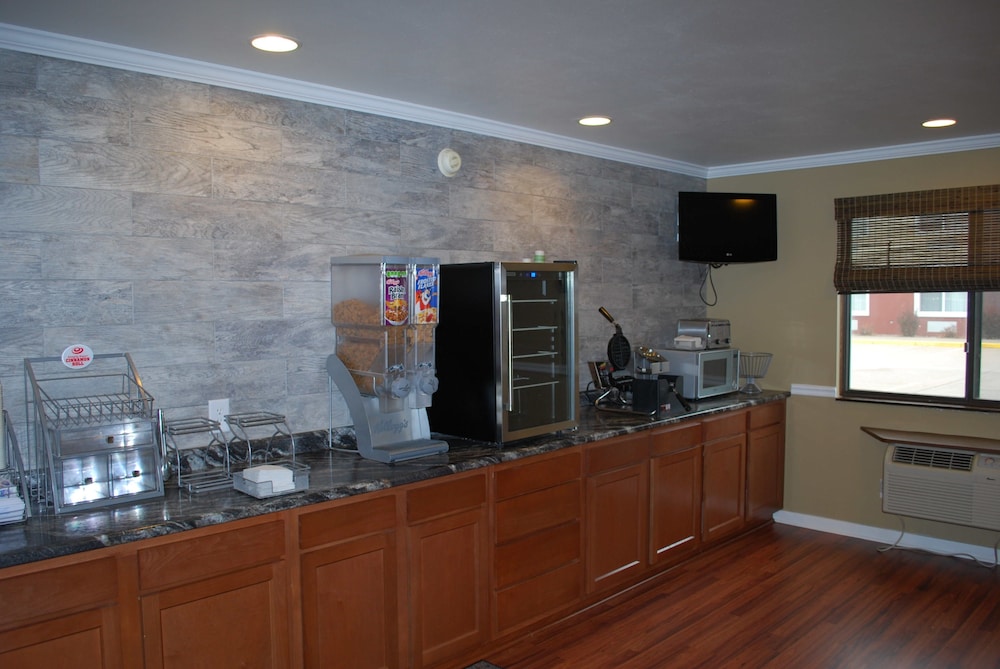 Super 8 by Wyndham Eau Claire WI 15/20