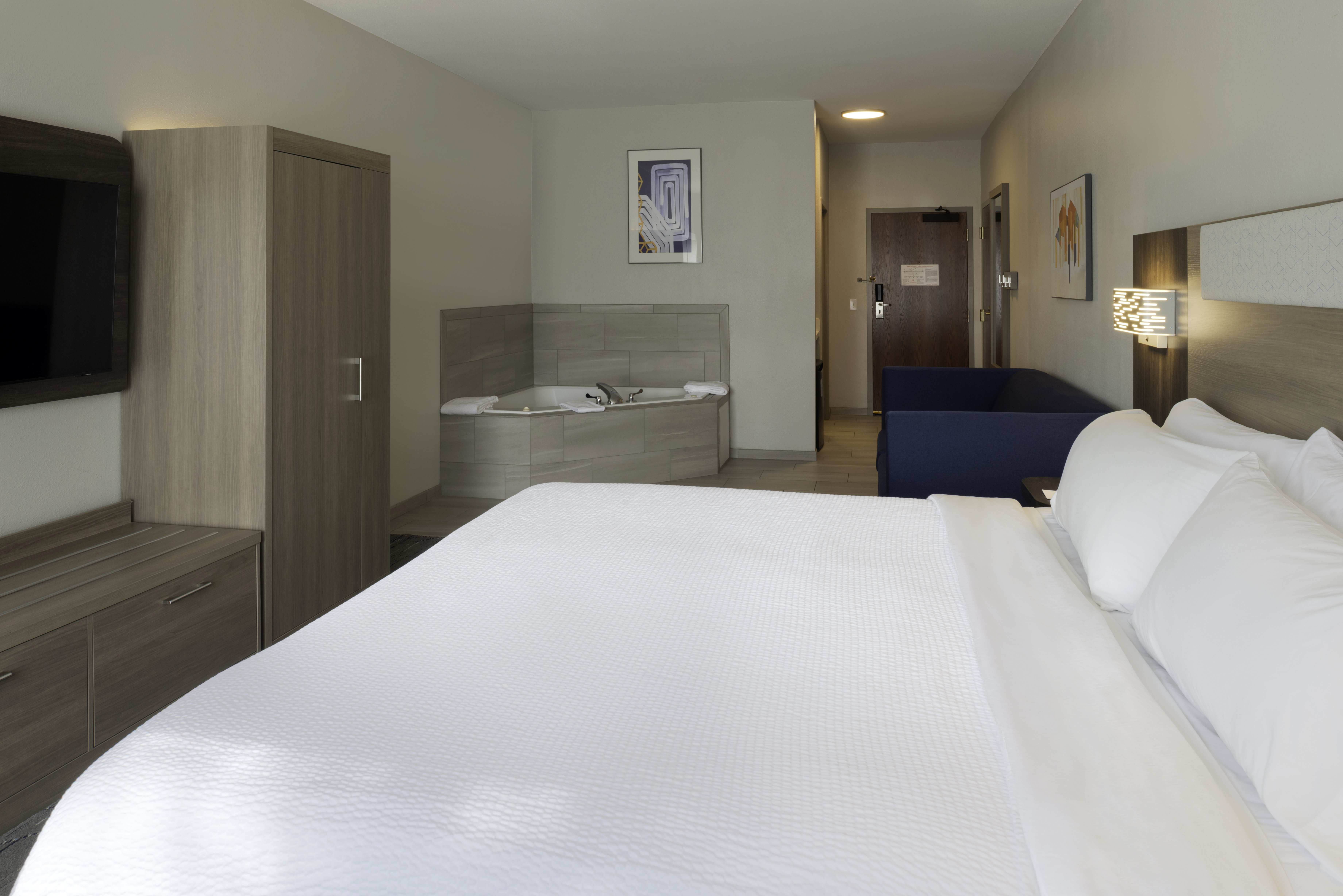 Holiday Inn Express Hotel Suites Fort Atkinson 14/74