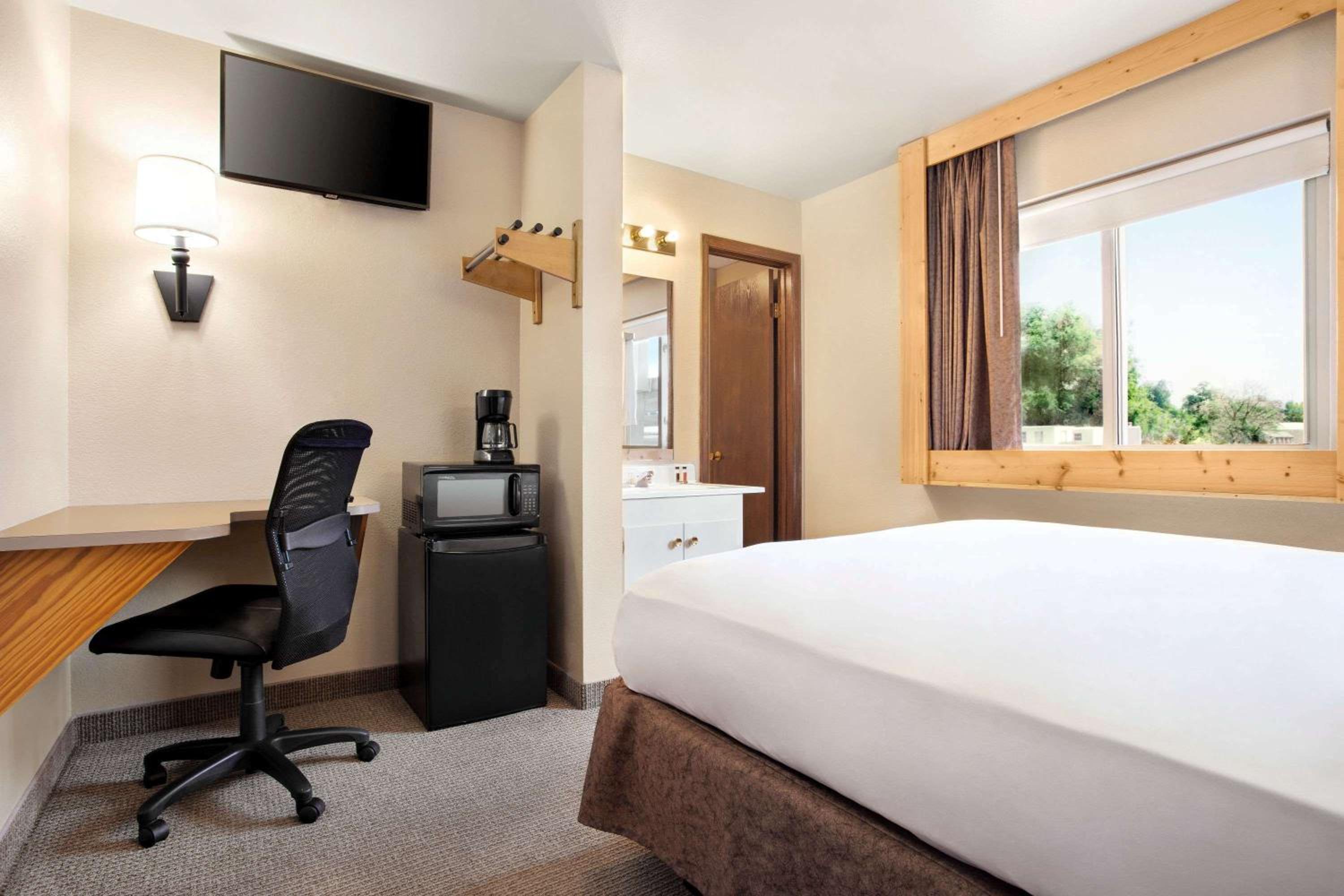 Travelodge By Wyndham Guernsey 10/29