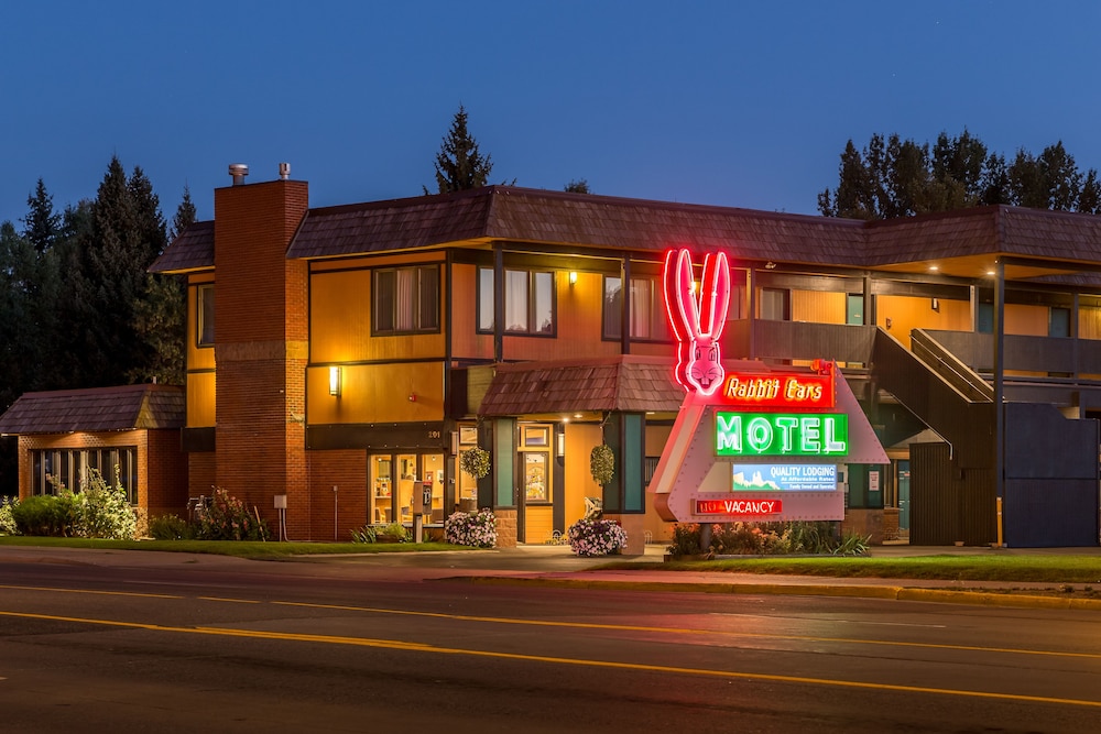 Rabbit Ears Motel 4/49
