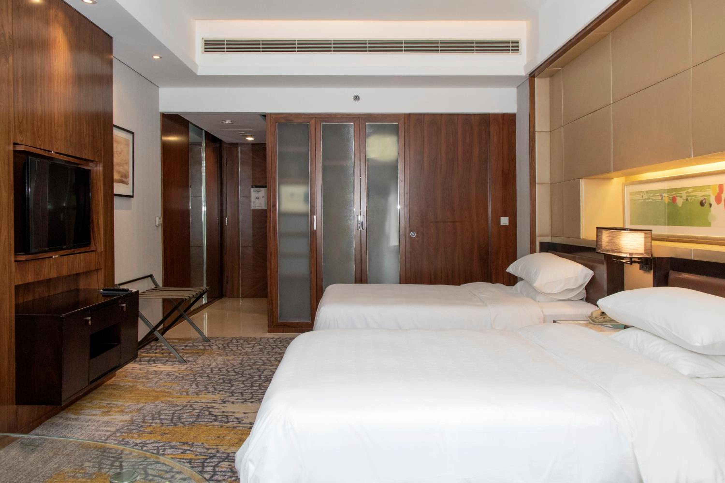 Superior, Twin Beds