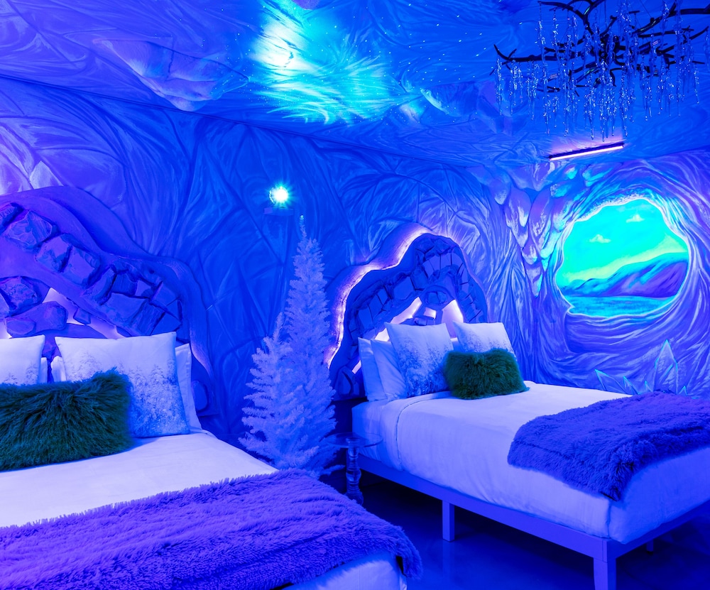 Castle, 2 Queen Beds