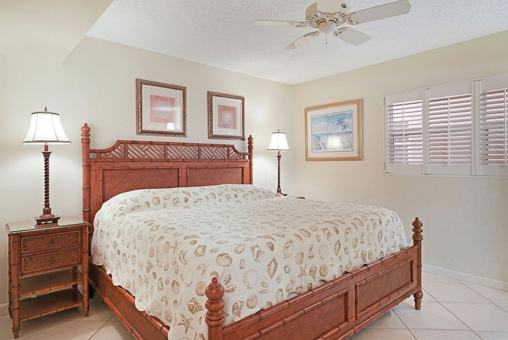 Aqua Bay Club Luxury Condos 12/50