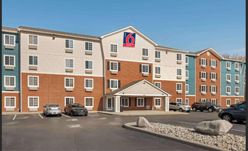 Studio 6 Extended Stay Cincinnati Sharonville OH 35/44