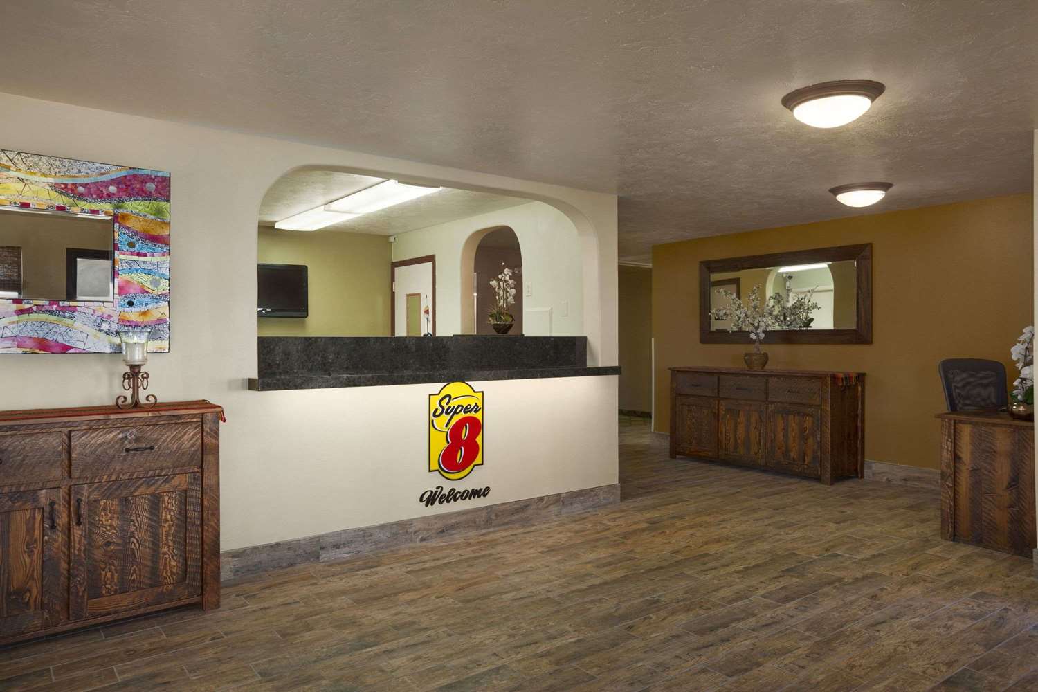 Super 8 By Wyndham Idaho Falls 3/25