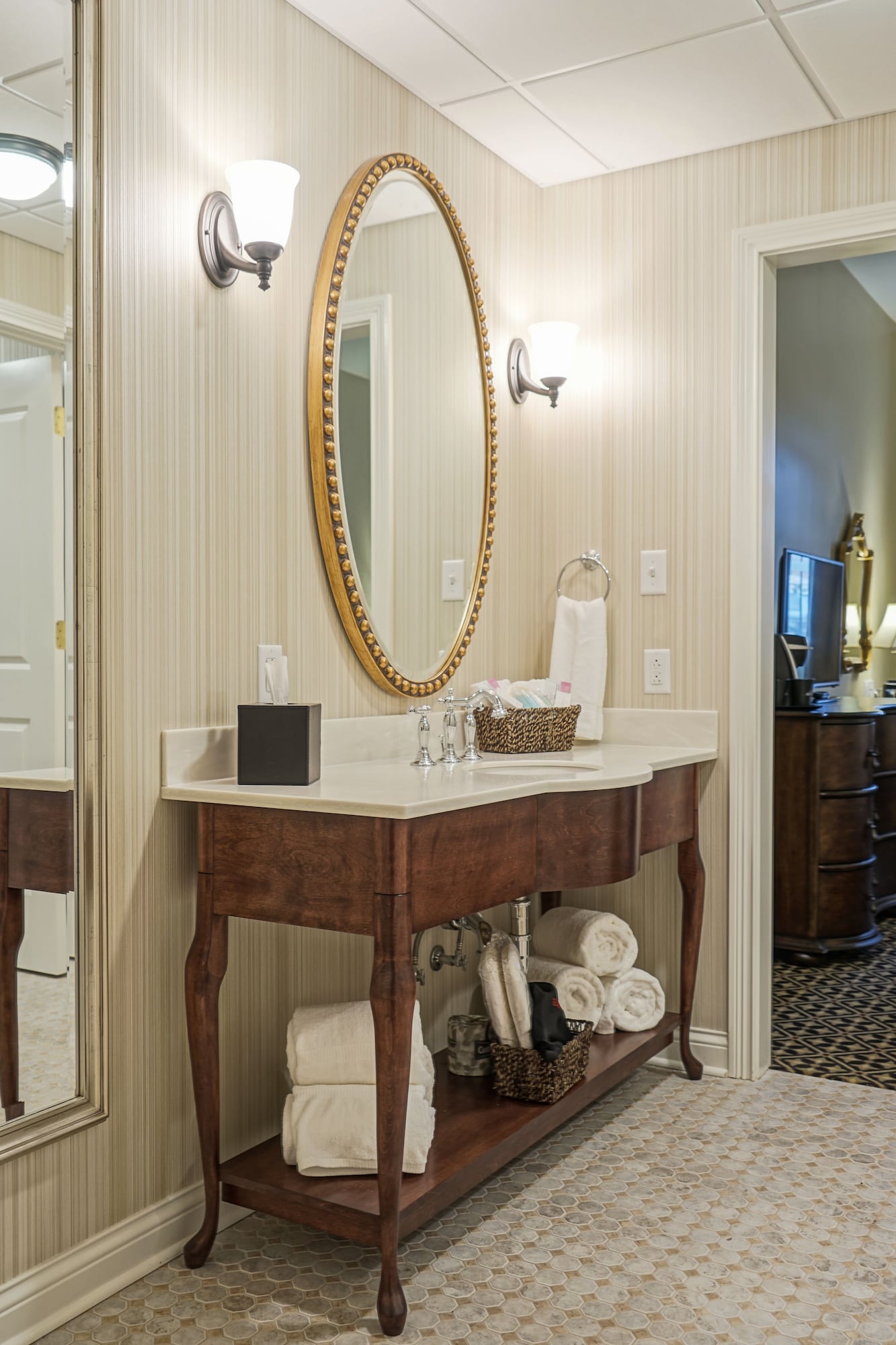 غرفة سوبيريور بسريرين كوين، The Mount Vernon Grand Hotel 3/3