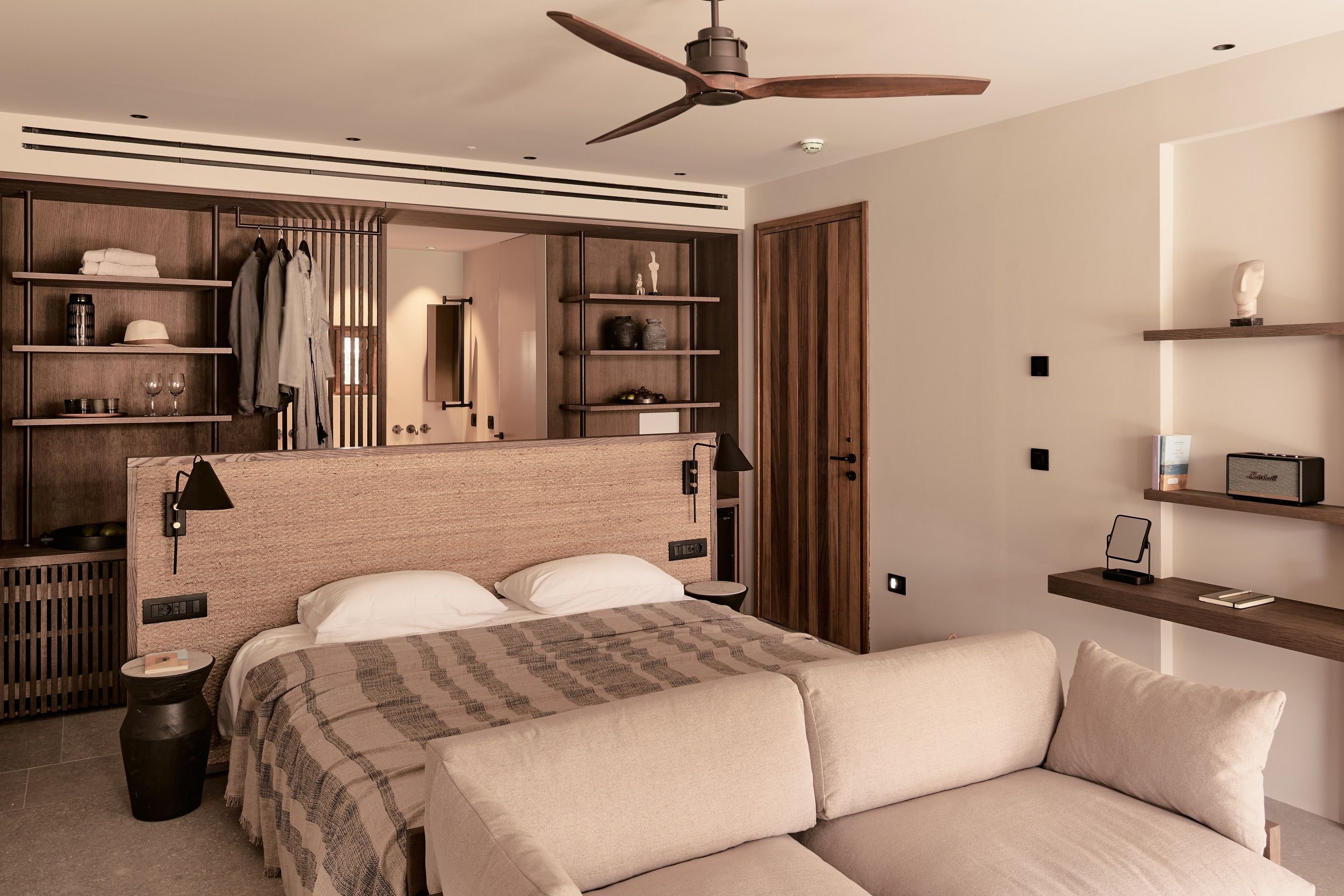 SUITE, PRIVATE POOL