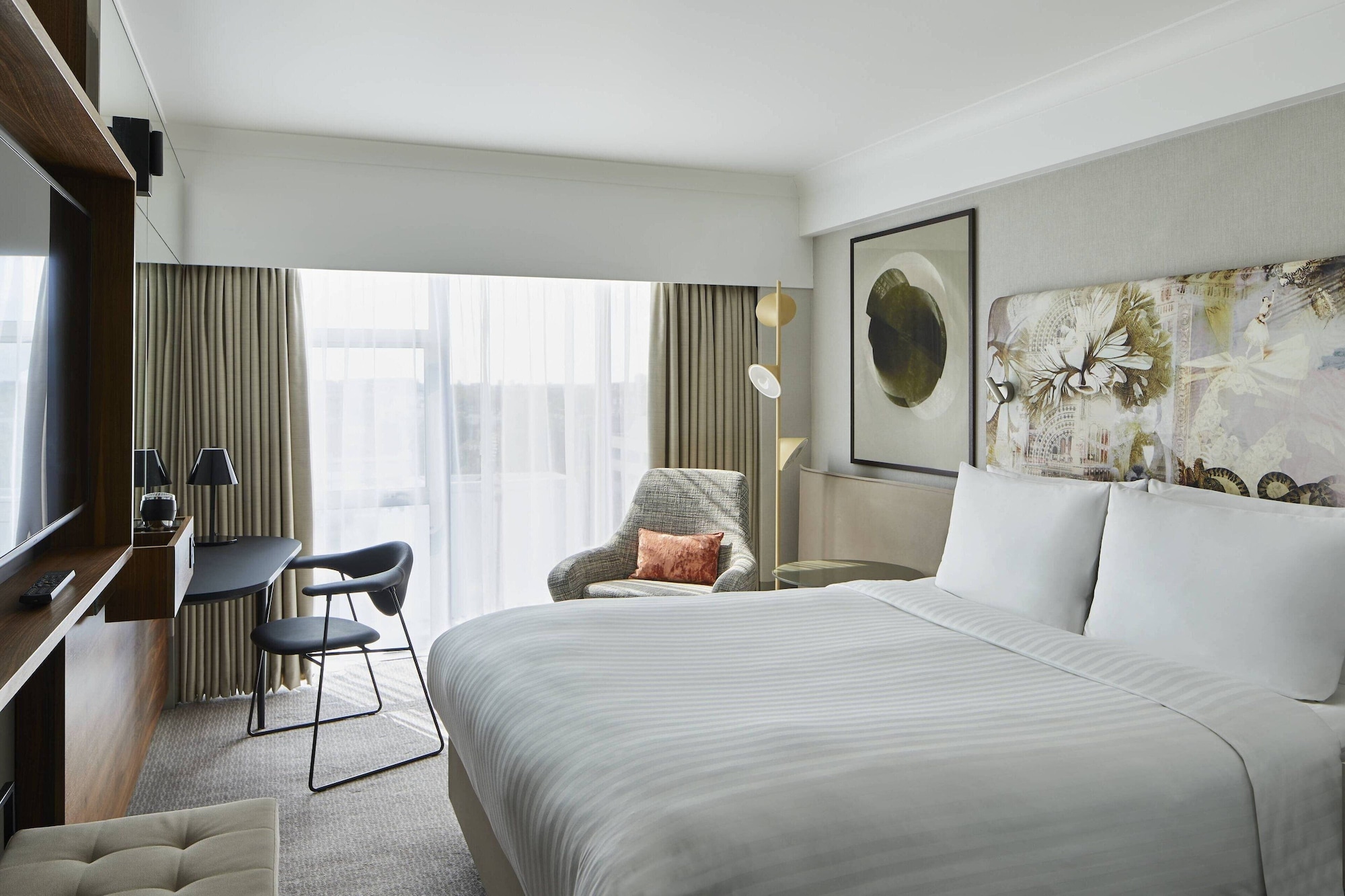 SUPERIOR, QUEEN BED