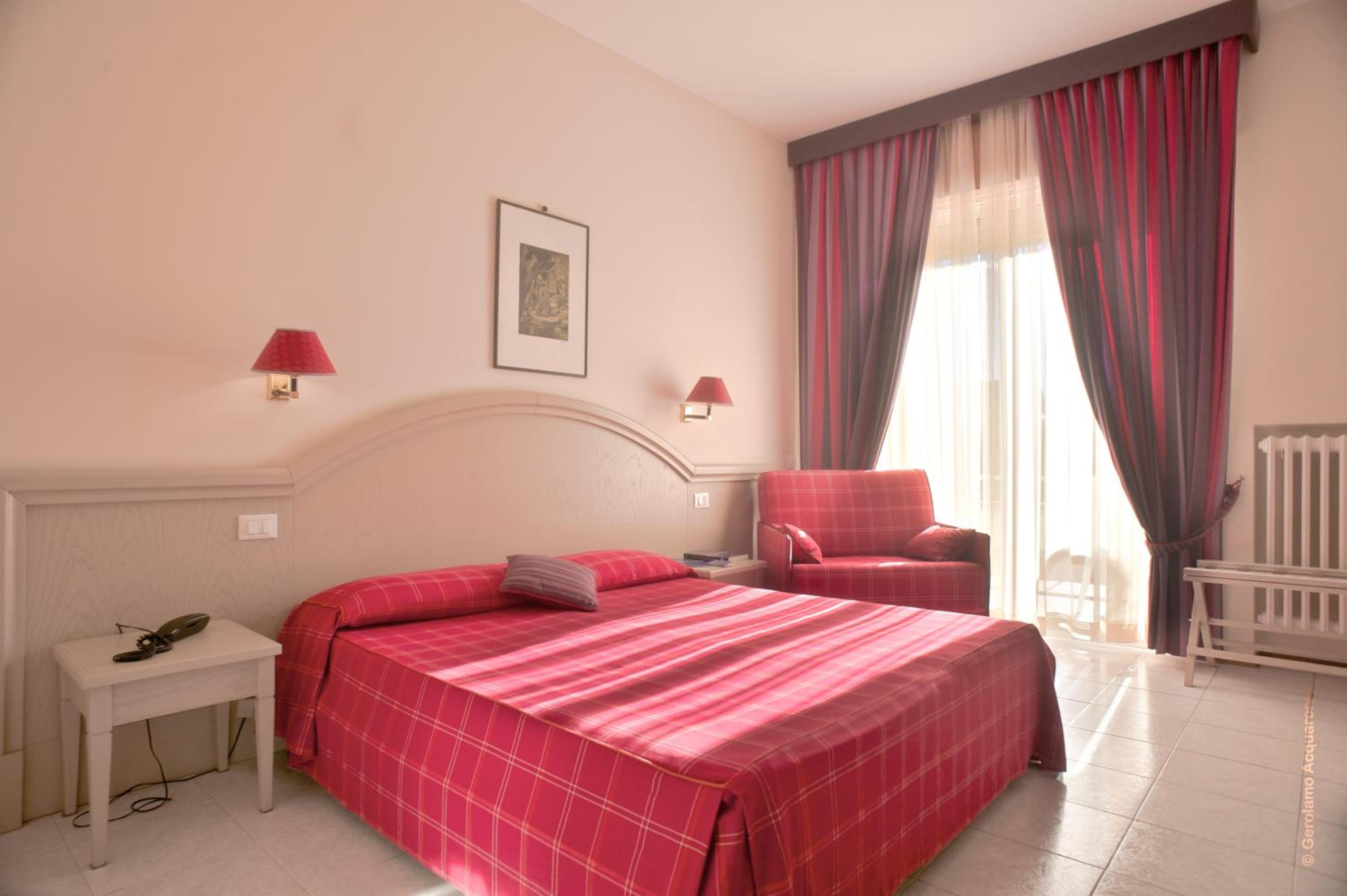 Room, Triple