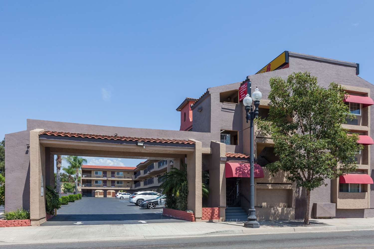 Super 8 by Wyndham El Cajon/San Diego 15/18